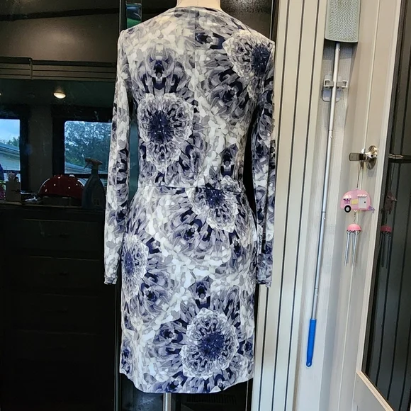 SIMPLY VERA BY VERA WANG DRESS - Picture 2 of 6